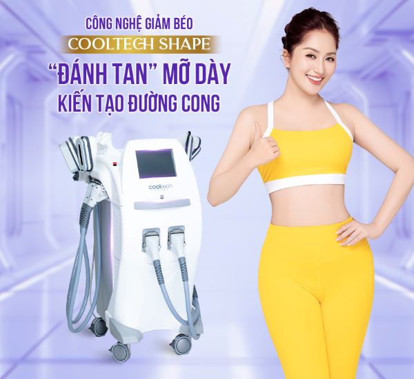 Chuyên viên thẩm mỹ tư vấn giảm béo không xâm lấn cho mẹ bỉm tại trung tâm