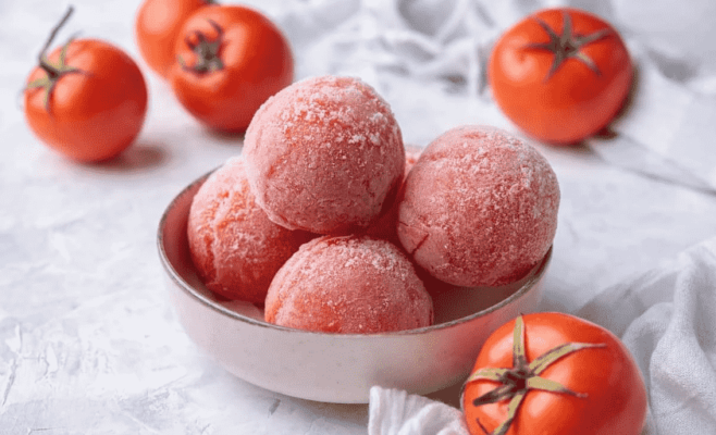 trị nám bằng cà chua đông đá