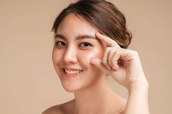 Thời gian trở lại sinh hoạt thường ngày sau nâng cung chân mày phụ thuộc vào quá trình hồi phục.