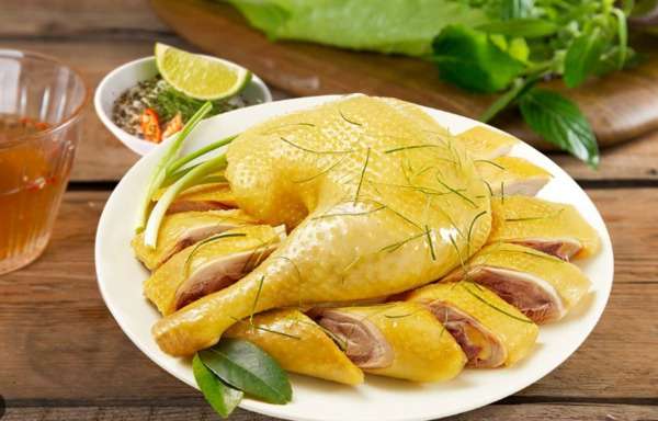 Chưa có căn cứ đáng tin cậy để kết luận thịt gà gây sẹo lồi hoặc sẹo xấu sau nâng cung mày. 