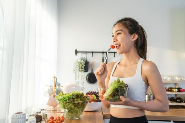Chế độ ăn kiểm soát năng lượng và đảm bảo dinh dưỡng phù hợp với mục tiêu giảm mỡ dài hạn.