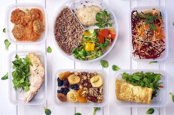 Kết hợp lắc vòng với chế độ ăn phù hợp để hỗ trợ giảm mỡ hiệu quả.