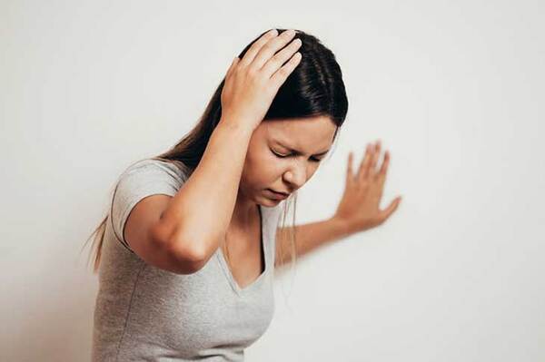 Đói, đau đầu hoặc khó chịu khi bỏ bữa tối có thể khiến kế hoạch giảm cân khó duy trì.