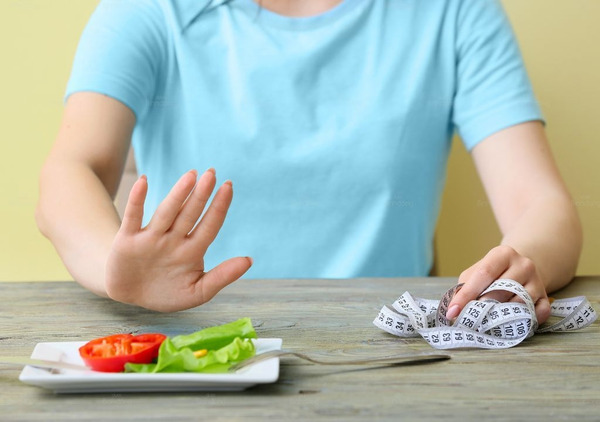 Việc nhịn ăn tối có giảm cân không phụ thuộc vào mức thâm hụt năng lượng trong ngày.
